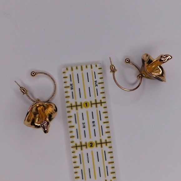 NEW Dotted Mushroom Gold Metallic Earrings Mushrooms Dangle Dangling Toadstools - Picture 5 of 7